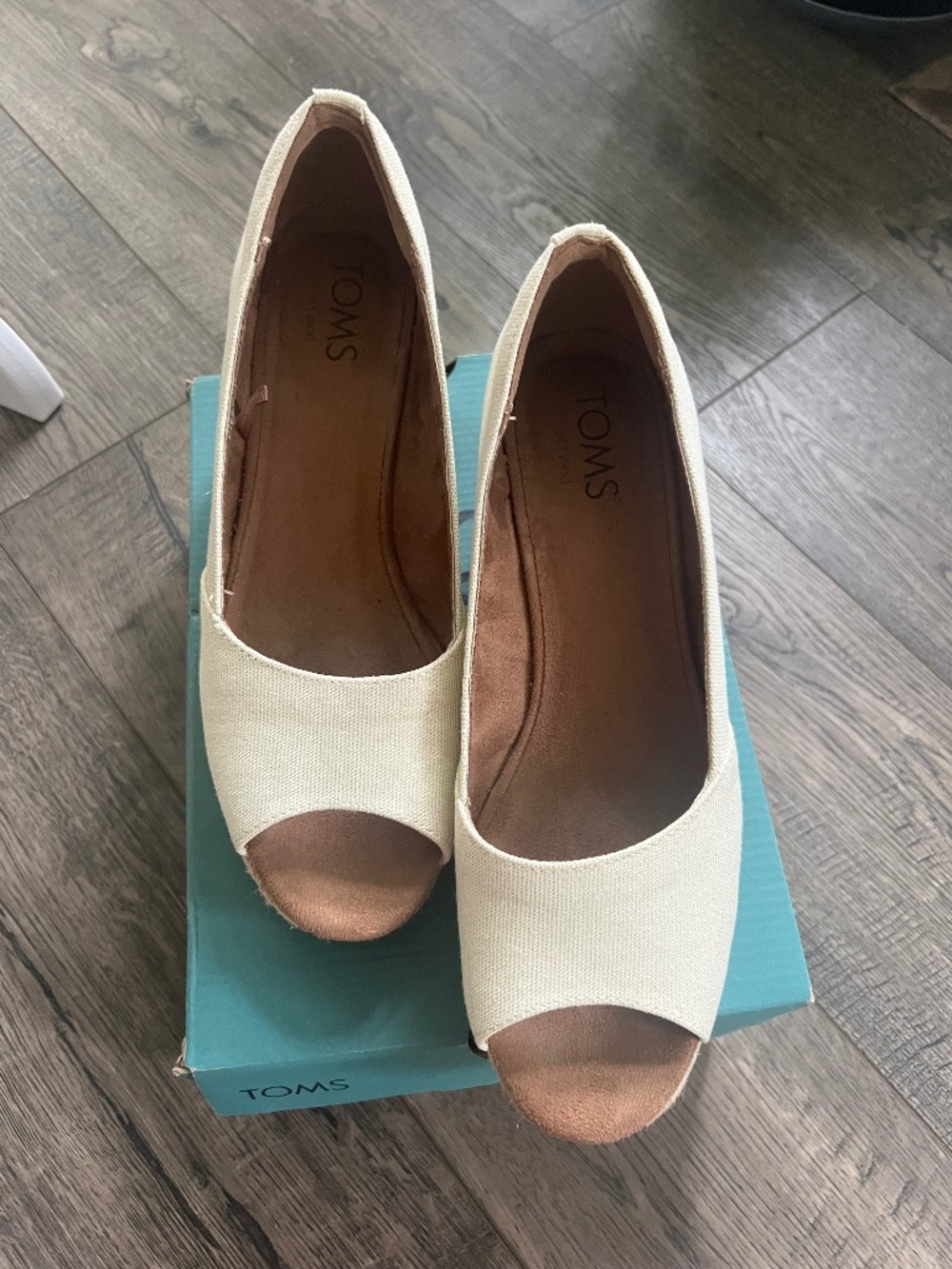 Tom’s wedge heels in cream with gold metallic fleck size 8, worn once!